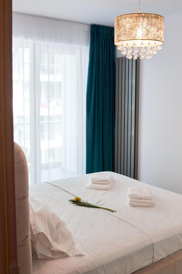 Submarine Apartment Spa N Pool Beach Resort Năvodari Exteriör bild
