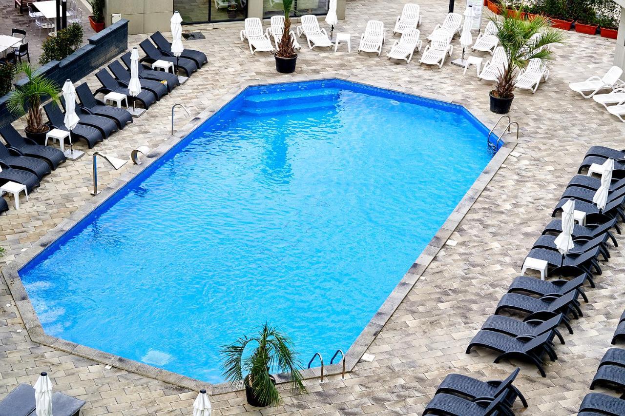 Submarine Apartment Spa N Pool Beach Resort Năvodari Exteriör bild